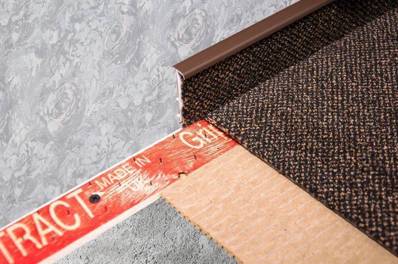 Плинтус для ковролина "Korner" Listwa темно-коричневый (2500*13,8*50 мм) — купить в Новосибирске