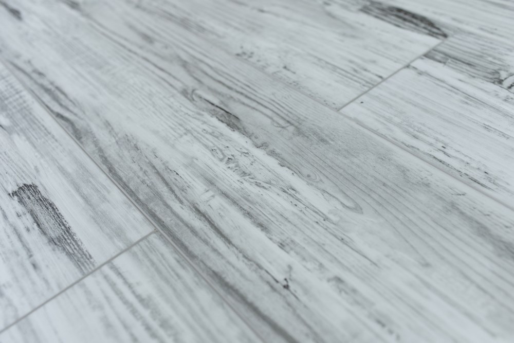 Замковая ПВХ плитка "Art Tile" Берёза Божоле (1220*152*5 мм) — купить в Новосибирске