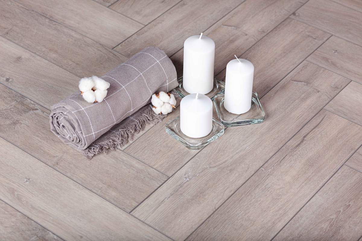 Замковая ПВХ плитка "Aberhof" Carmelita 1682 (615*123*5 мм) — купить в Новосибирске