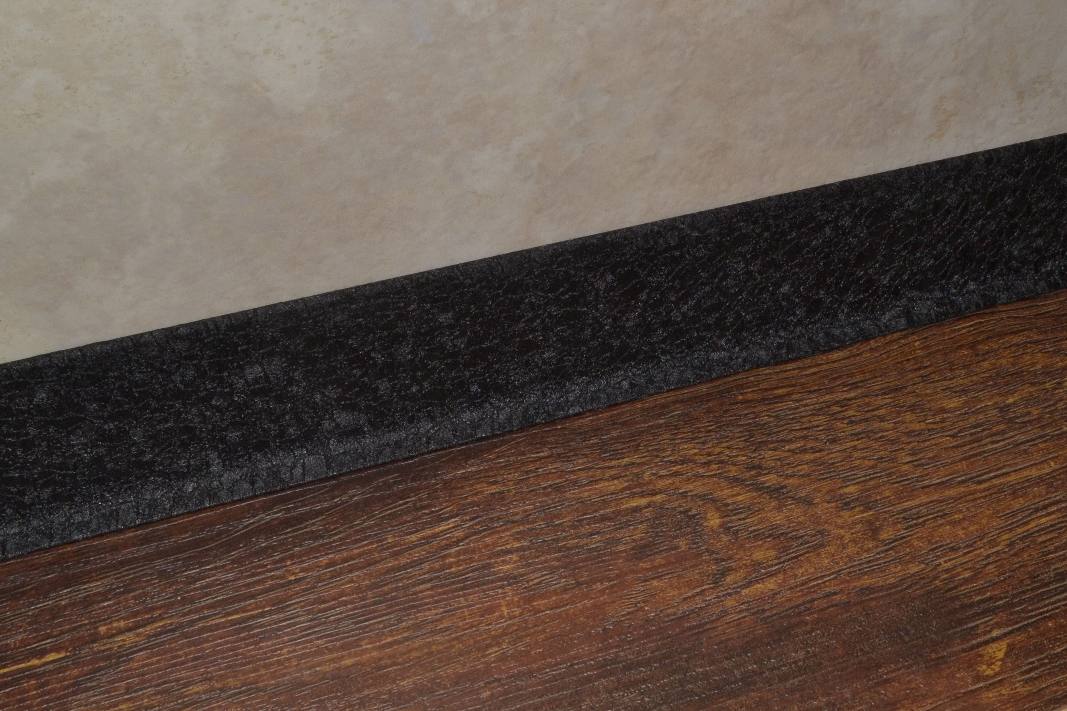 Плинтус алюминиевый L-образный текстура кожи черная (2500*11*60 мм) — купить в Новосибирске