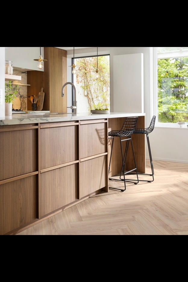 Замковая ПВХ плитка Blackjack Oak 22210 (630*126*6 мм) — купить в Новосибирске